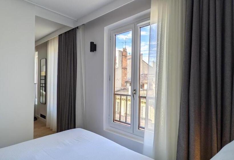 غرفة قياسية رباعية, Maison Juste