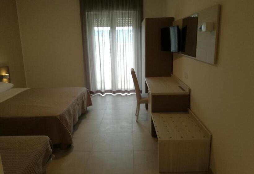 Номер Стандарт Трехместный, Nuovo Hotel Settibi 20m Dalla Spiaggia