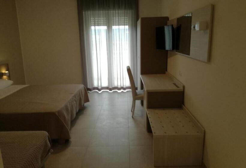 4인용 스탠다드 룸, Nuovo Hotel Settibi 20m Dalla Spiaggia