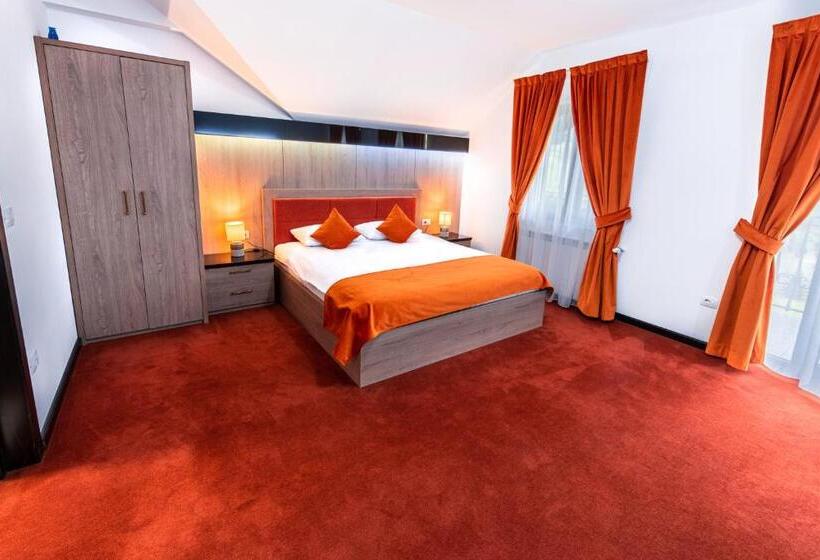 اتاق لوکس با بالکن, Pensiunea Paradisul Verde