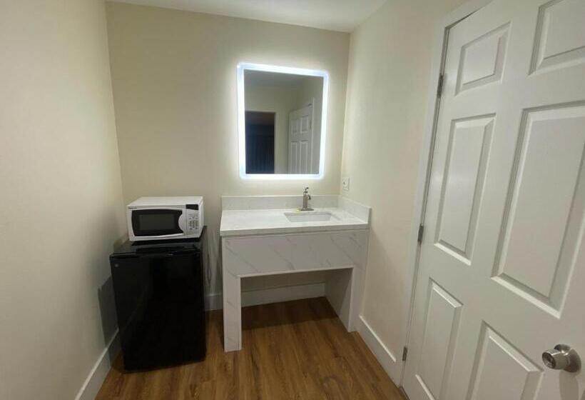 带大床的标准间, Royale Inn Motel