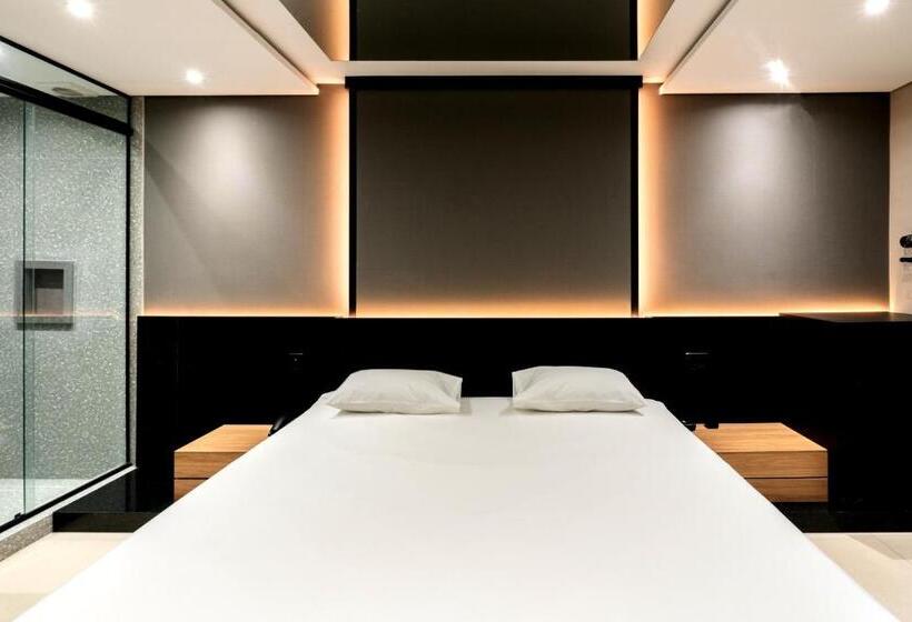 סוויטה עם ג'קוזי, Taikô Motel By Drops