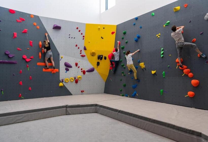 ルームシェアのワンベッド, Ucpa Sport Station Hostel Paris