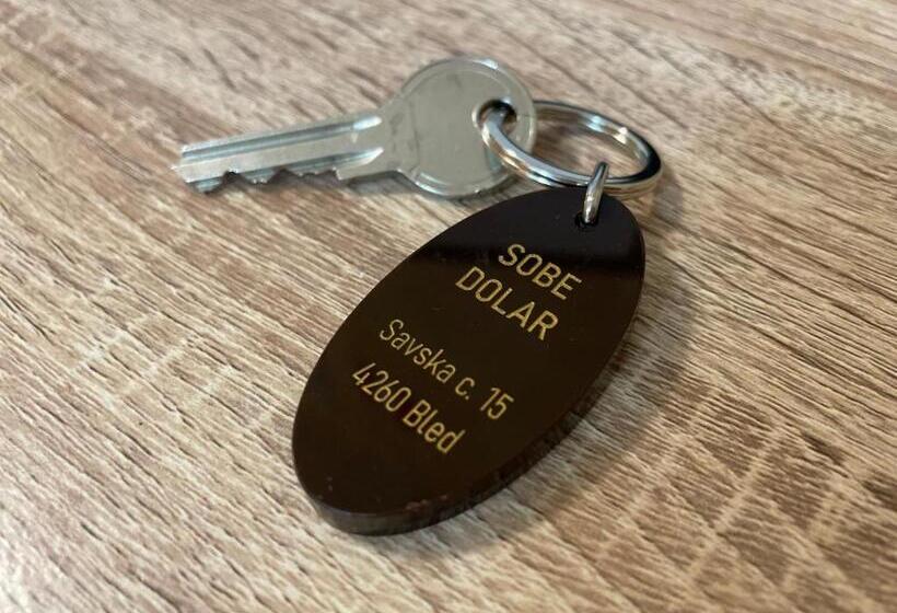 اتاق استاندارد با سرویس بهداشتی مشترک, Dolar Rooms