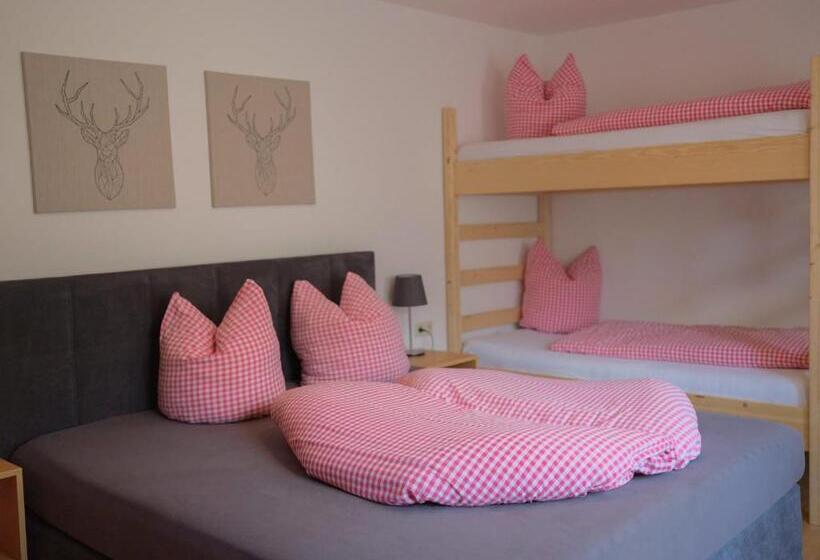 غرفة قياسية رباعية, Waldhaus Talblick