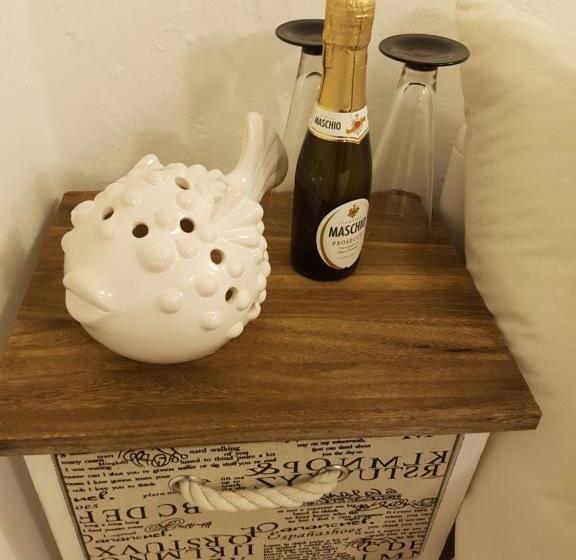 اتاق استاندارد با سرویس بهداشتی مشترک, Carugio Del Fezzano