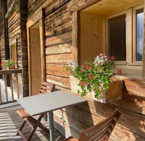 اتاق استاندارد با چشم‌انداز کوهستان, Chambres Et Tables D Hôtes Le Choton à Nono   Col Du Joly Beaufortain