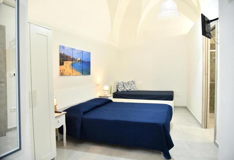 חדר קלאסי לשלושה, La Nassa