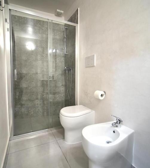 חדר קלאסי לשלושה, La Nassa