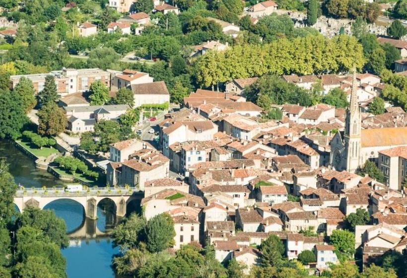 סוויטה עם נוף לנהר, Marie Colline A La Campagne