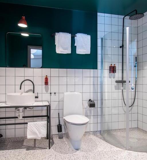 חדר משפחתי, Grundéns Hotell