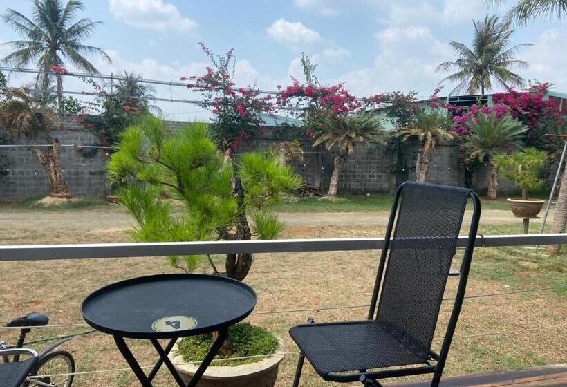 اتاق استاندارد چهارنفره با بالکن, Homestay Papa Garden