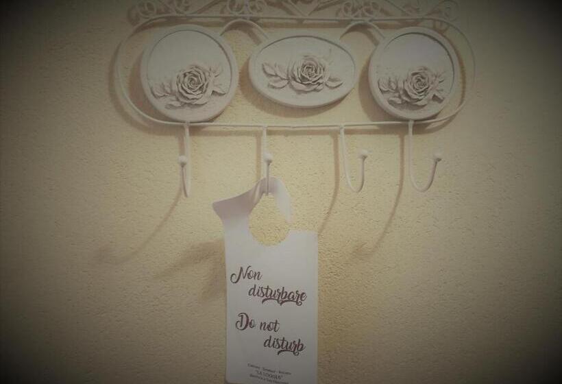 اتاق استاندارد سه نفره, Affittacamere La Loggia