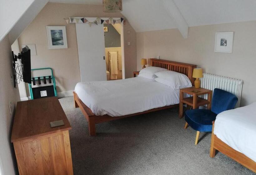 Семейный Номер, Treventon Guest House