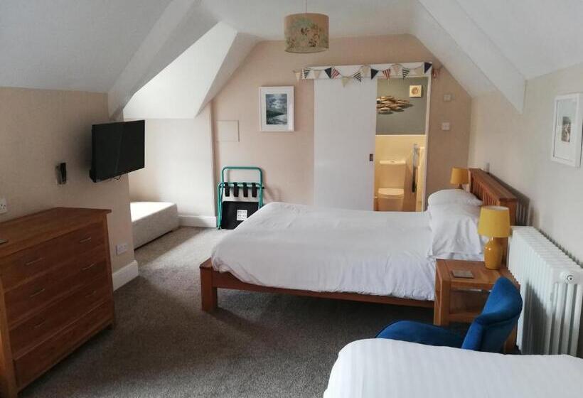 Семейный Номер, Treventon Guest House