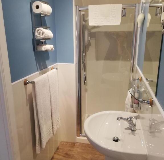 Семейный Номер, Treventon Guest House