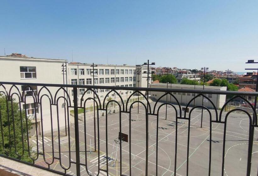 اتاق استاندارد سه نفره, Villa Mirage