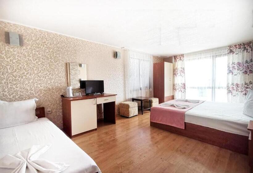 标准三人间, Villa Mirage