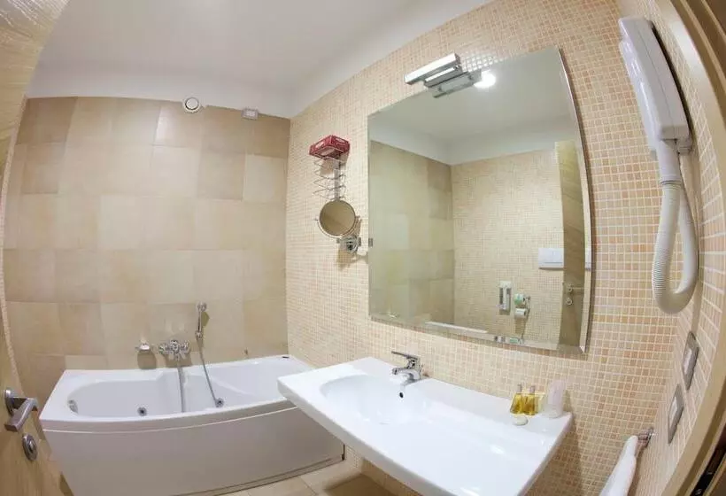 اتاق استاندارد سه نفره, Centrum Palace Hotel & Resorts