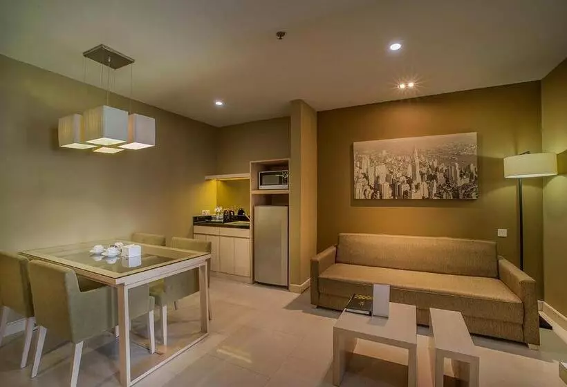 سوییت جونیور, El Hotel Jakarta