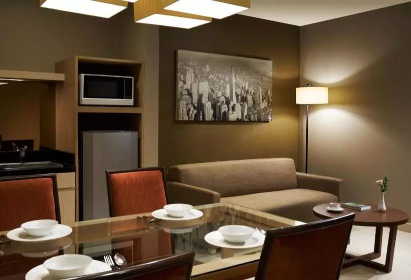 سوییت جونیور, El Hotel Jakarta