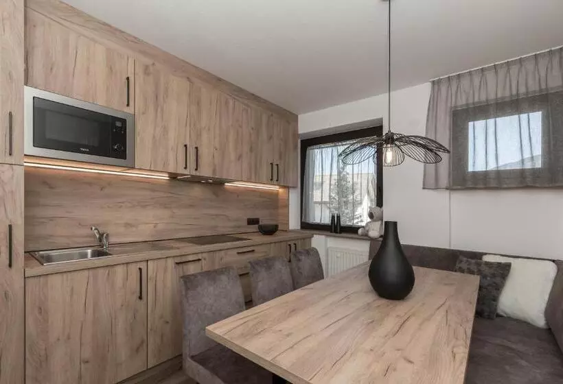 バルコニー付き１ベッドルームアパートメント, Family Aparthotel Winklwiese