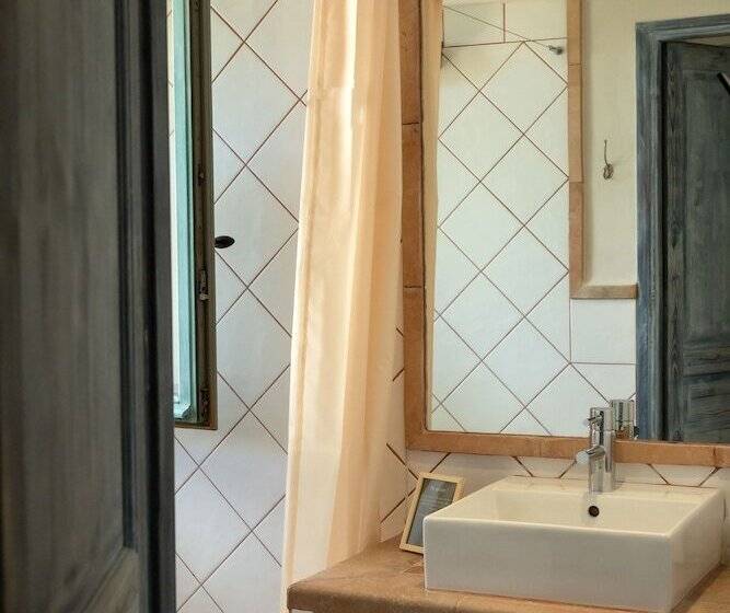 اتاق راحتی, Casa Santini X Roc Seven