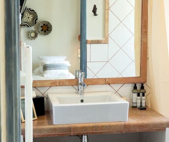 اتاق راحتی, Casa Santini X Roc Seven