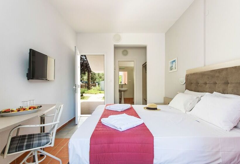 标准房带园景, Coral Blue Beach