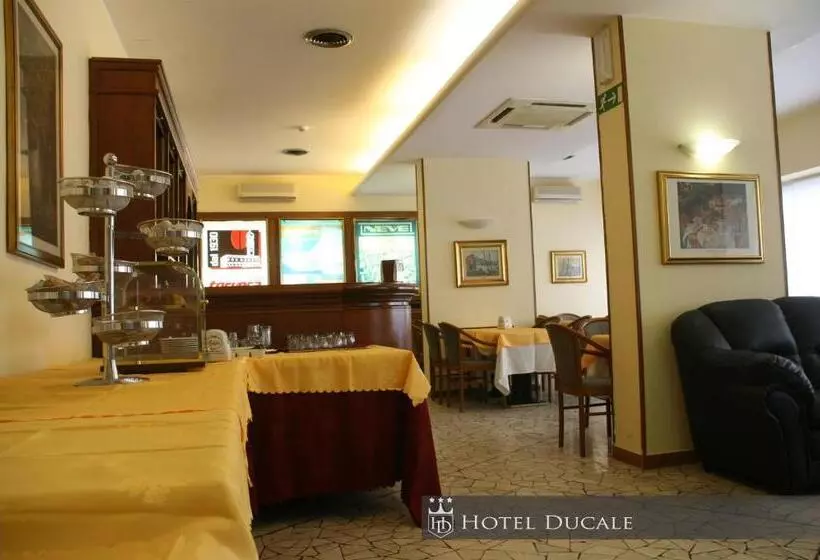 スタンダードトリプルルーム, Ducale