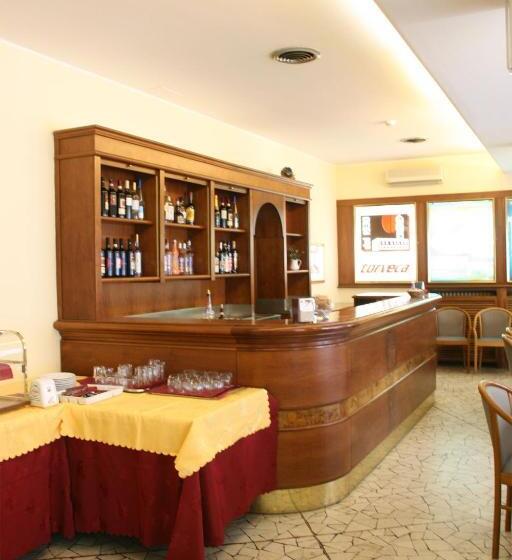 Номер Стандарт Трехместный, Ducale