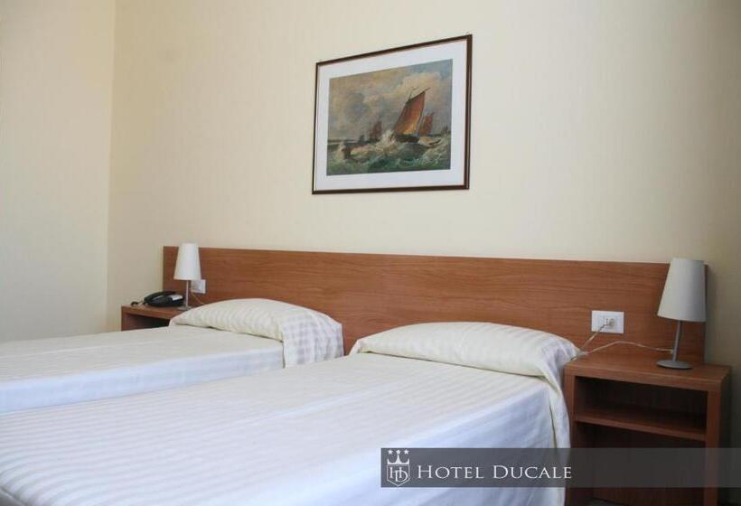 标准三人间, Ducale