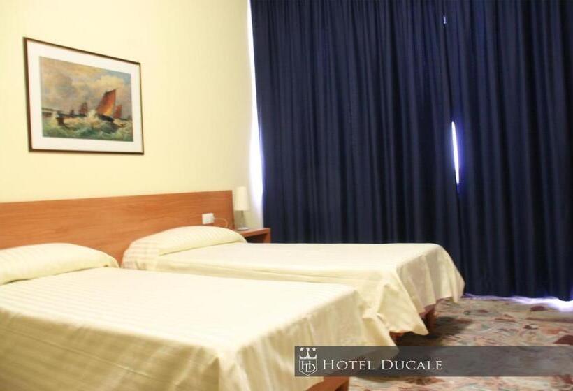 标准三人间, Ducale