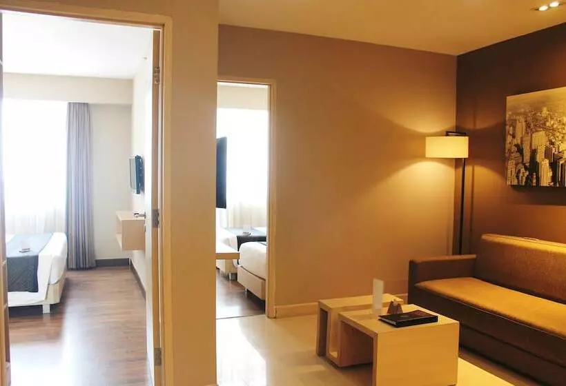 سوییت جونیور, El Hotel Jakarta