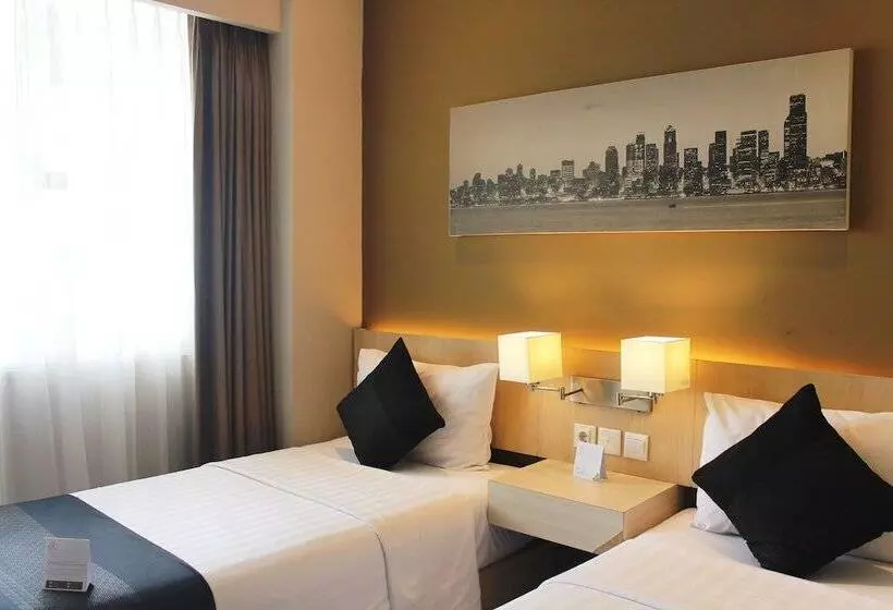 سوییت جونیور, El Hotel Jakarta