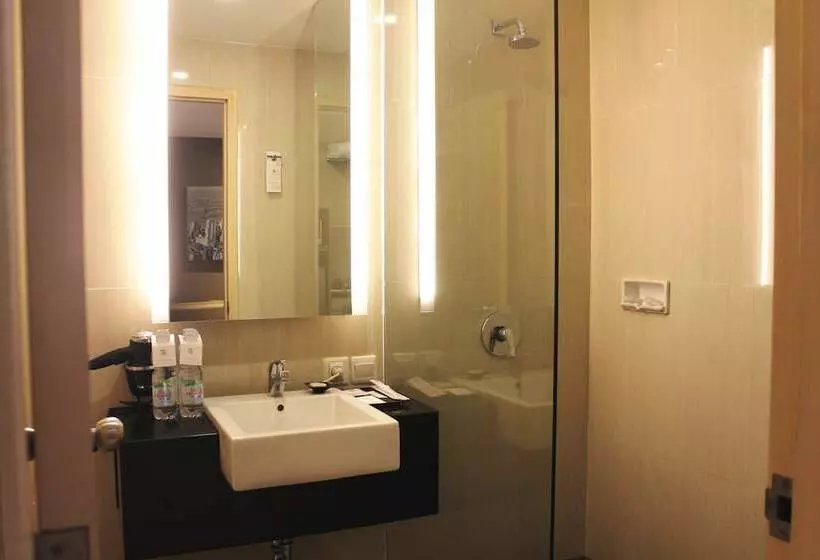 سوییت خانوادگی, El Hotel Jakarta