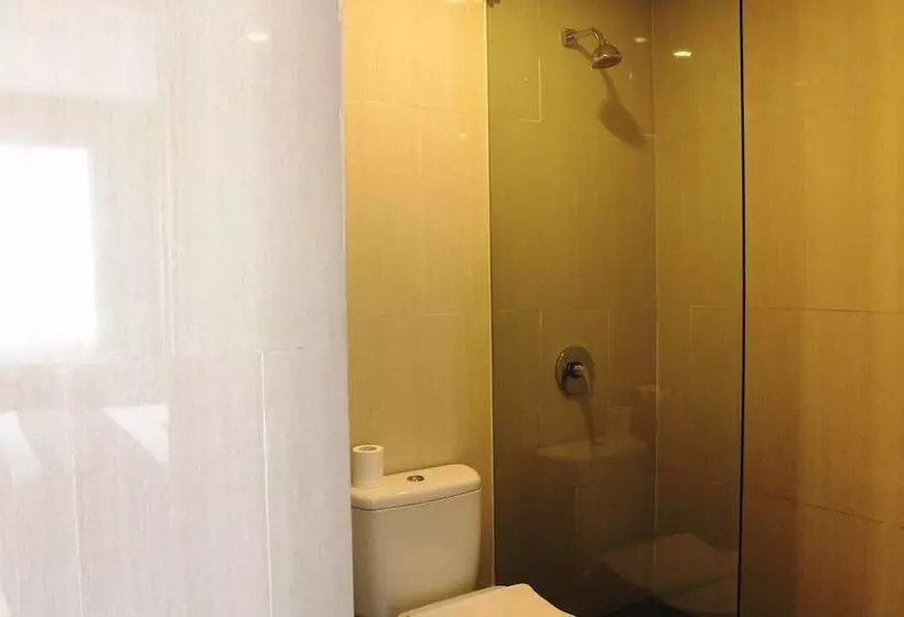 سوییت خانوادگی, El Hotel Jakarta