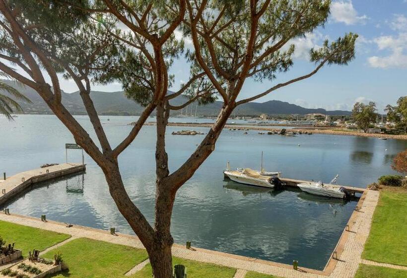 اتاق راحتی با چشمانداز دریا, Casa Santini X Roc Seven