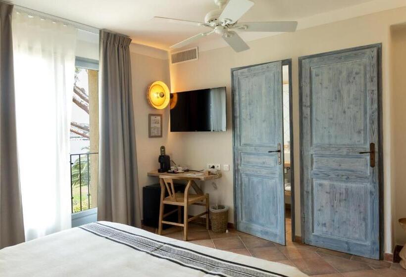 اتاق راحتی با چشمانداز دریا, Casa Santini X Roc Seven