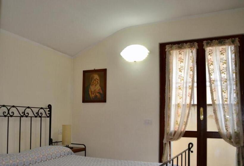 חדר סטנדרט לשלושה, Italia