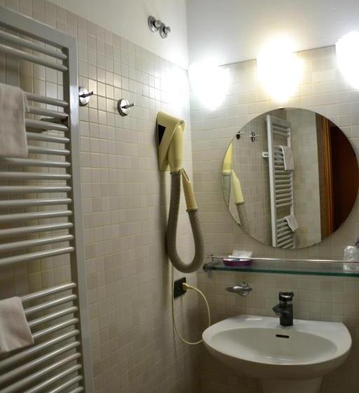 חדר אקונומי, Italia