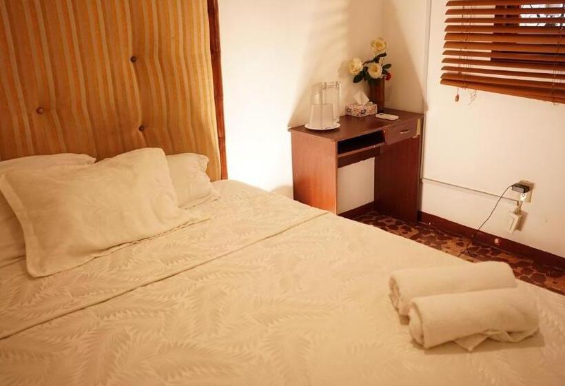 חדר מוזל מקלחת משותפת, Manso Boutique Guest House