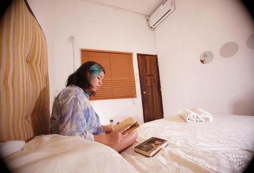 חדר מוזל מקלחת משותפת, Manso Boutique Guest House