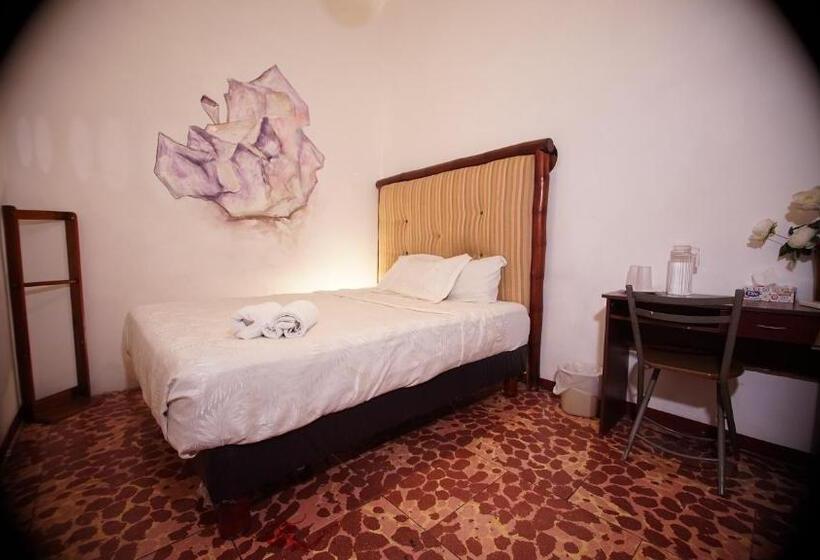 חדר מוזל מקלחת משותפת, Manso Boutique Guest House