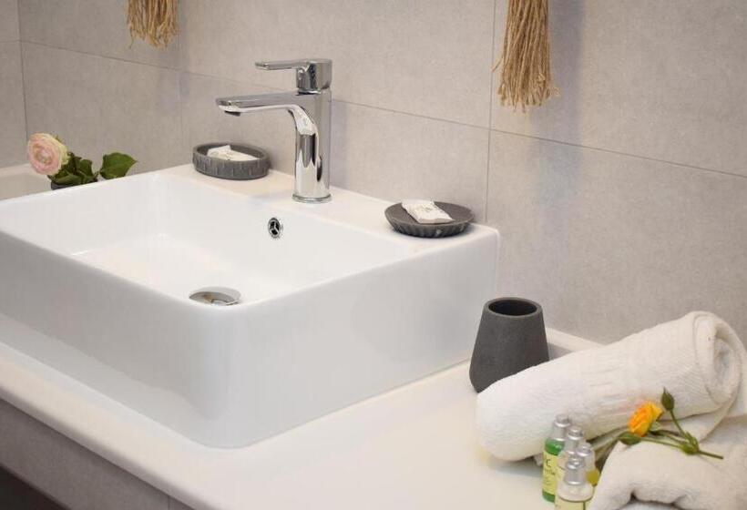 Полулюкс Вид на Бассейн, Myrtis Spa