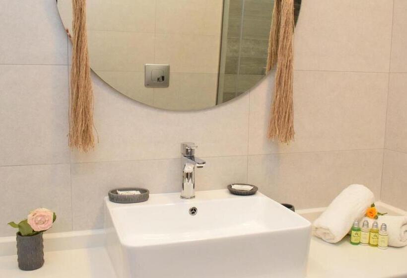 Полулюкс Вид на Бассейн, Myrtis Spa