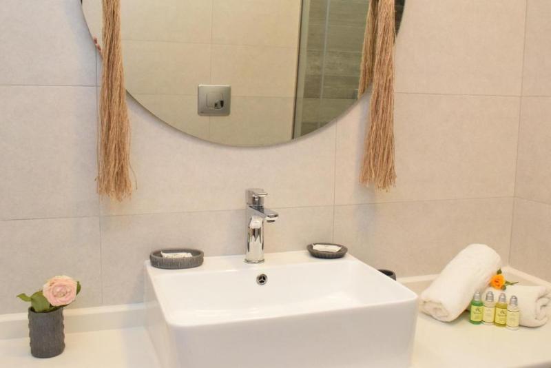 Полулюкс Вид на Бассейн, Myrtis Spa