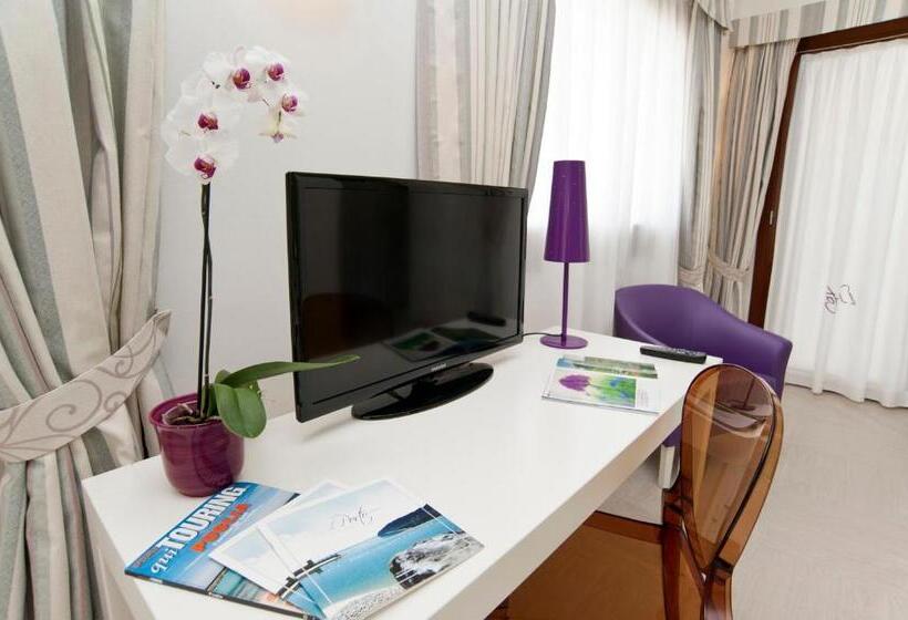 جناح جونيور مزوَّد بتراس, Residence Il Porto