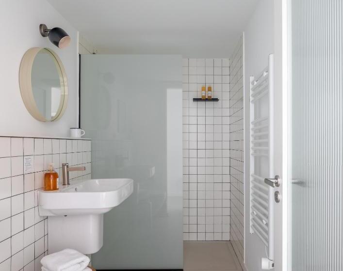 家庭间, Ses Sucreres Small & Slow