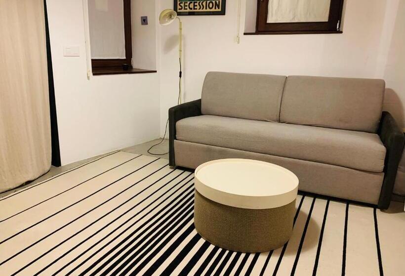 标准工作室, Ses Sucreres Small & Slow